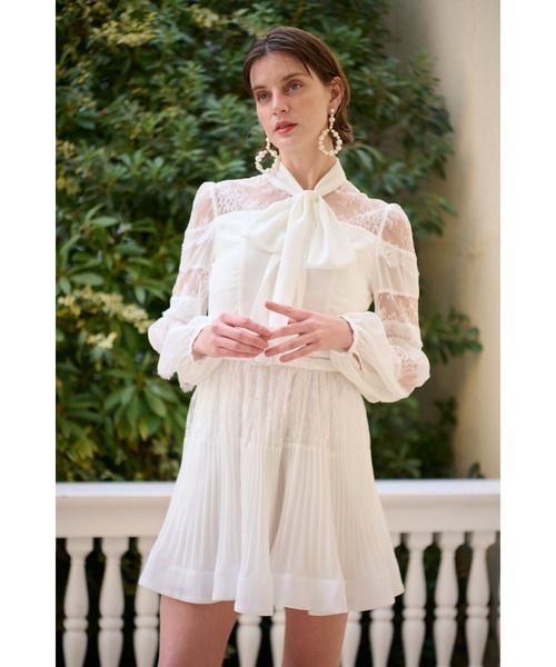 Estella.K(エステラケー)の「Frances Lace Mini Dress スカラップレースミニドレス(ワンピース・レディース・オフホワイト/ブラック・FREE)」の2枚目の写真