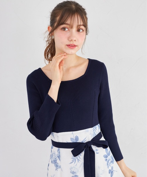 tocco closet(トッコ クローゼット)の「ウエストリボン付きリブニットドッキングフラワープリントワンピース(ワンピース・レディース・ピンク/ネイビー・M)」の8枚目の写真