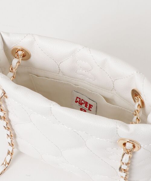 A BATHING APE(アベイシングエイプ)の「QUILTED HEART MONOGRAM HANDBAG(ハンドバッグ・レディース・ブラック/アイボリー・FREE)」の17枚目の写真