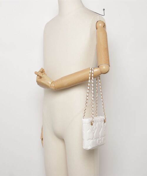 A BATHING APE(アベイシングエイプ)の「QUILTED HEART MONOGRAM HANDBAG(ハンドバッグ・レディース・ブラック/アイボリー・FREE)」の18枚目の写真