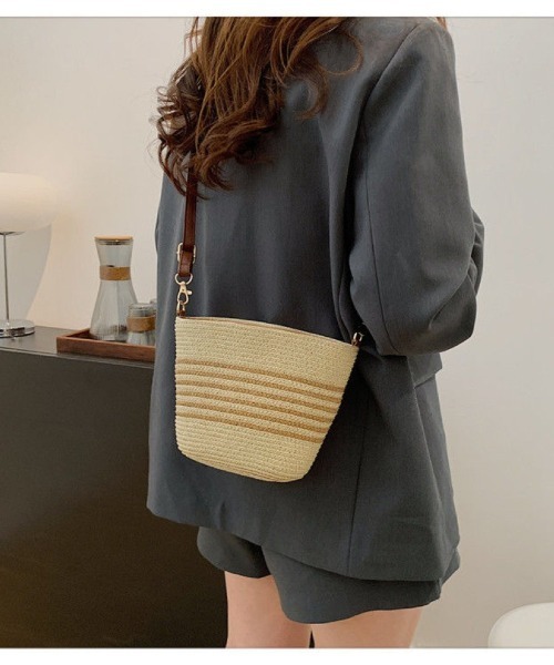 Ritzy（リッツィー）の「編み込み バケツ型ショルダーバッグ（ショルダーバッグ・レディース・ベージュ/ブラック・FREE）」の5枚目の写真