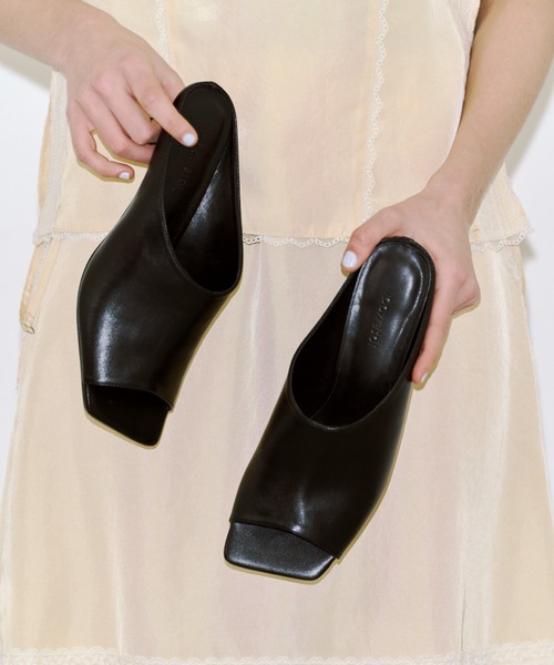 JOSE MOON（ジョゼムーン）の「OBLIQUE TOE SANDAL/オブリークトゥサンダル（サンダル・レディース・シルバー/ブラック・35/39/37）」の22枚目の写真