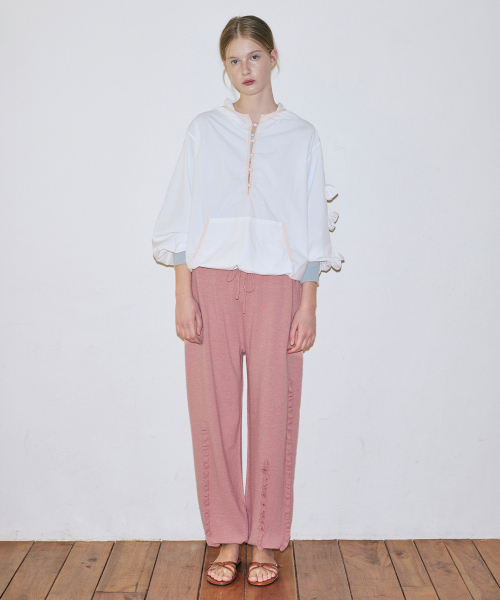 SINOON(シヌーン)の「Button Up Volume Jumper (White)(ナイロンジャケット・レディース・ホワイト・FREE)」の2枚目の写真
