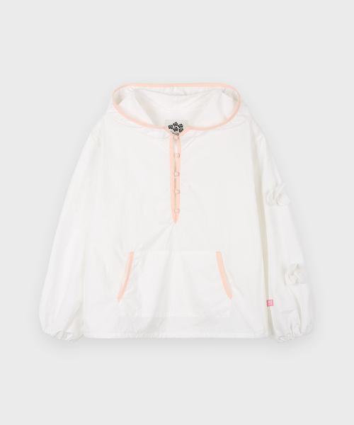 SINOON(シヌーン)の「Button Up Volume Jumper (White)(ナイロンジャケット・レディース・ホワイト・FREE)」の4枚目の写真