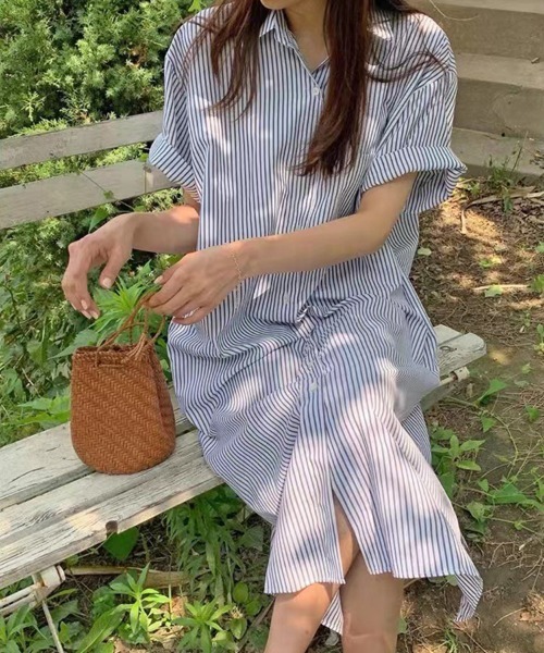 mielu（ミエル）の「ストライプロングシャツワンピース（シャツ/ブラウス・レディース・ホワイト/ブルー・MEDIUM/LARGE）」の4枚目の写真