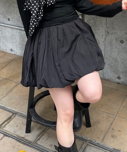 ROGER AND RAW(ロジャーアンドロウ)の「バルーン ミニスカート(スカート・レディース・ブラック/ホワイト・FREE)」の1枚目の写真