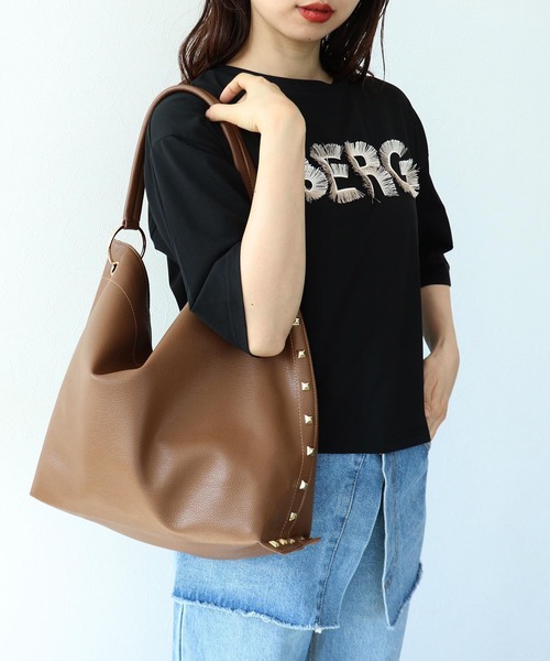 Cepica(セピカ)の「合皮×プリントリバーシブルショルダー(ショルダーバッグ・レディース・ベージュ/ブラック・FREE)」の2枚目の写真