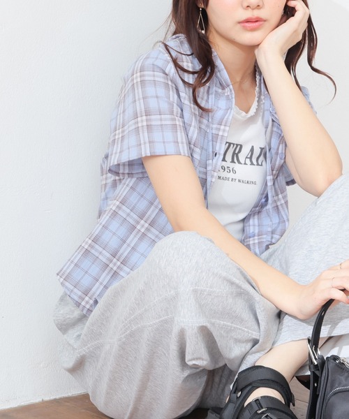 Honeys（ハニーズ）の「フード付シャツ（シャツ/ブラウス・レディース・ブルー系/ホワイト系その他/ブラウン系その他/ネイビー系/ブラック系その他/レッド系その他/ネイビー系1・L/M/S/SS）」の6枚目の写真