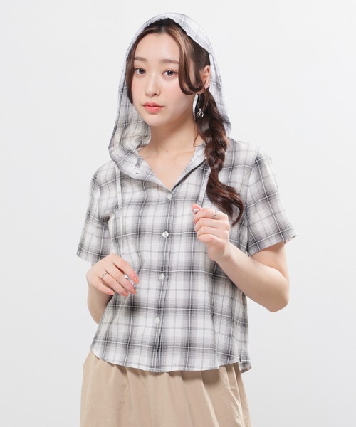 Honeys（ハニーズ）の「フード付シャツ（シャツ/ブラウス・レディース・ブルー系/ホワイト系その他/ブラウン系その他/ネイビー系/ブラック系その他/レッド系その他/ネイビー系1・L/M/S/SS）」の11枚目の写真