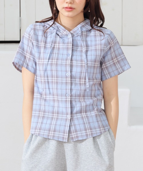 Honeys（ハニーズ）の「フード付シャツ（シャツ/ブラウス・レディース・ブルー系/ホワイト系その他/ブラウン系その他/ネイビー系/ブラック系その他/レッド系その他/ネイビー系1・L/M/S/SS）」の20枚目の写真