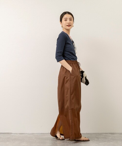 NOLLEY’S（ノーリーズ）の「【MAQWEL/マクウェル】ウォッシャブルCOTTON RIB 7分袖VネックTシャツ（Tシャツ/カットソー・レディース・ネイビー/ベビーピンク/オフホワイト・FREE）」の6枚目の写真