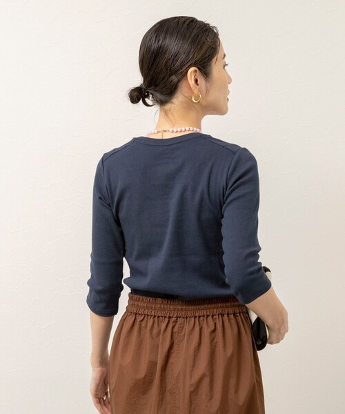 NOLLEY’S（ノーリーズ）の「【MAQWEL/マクウェル】ウォッシャブルCOTTON RIB 7分袖VネックTシャツ（Tシャツ/カットソー・レディース・ネイビー/ベビーピンク/オフホワイト・FREE）」の11枚目の写真