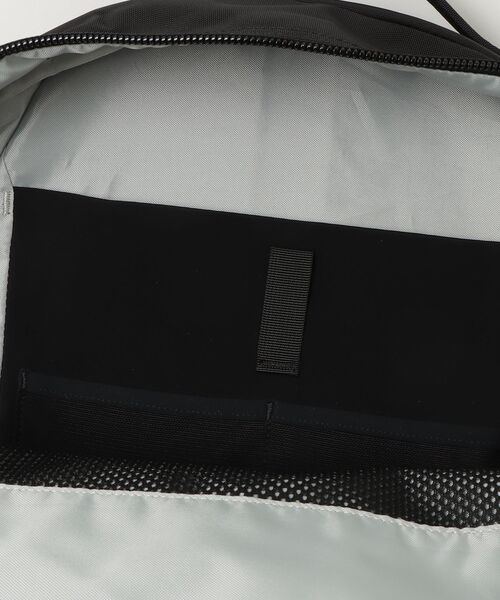 CMF OUTDOOR GARMENT（シーエムエフアウトドアガーメント）の「CMF OUTDOOR GARMENT/シーエムエフ アウトドアガーメント　WEEKENDERZ バックパック CMF2601-AC09（バックパック/リュック・メンズ・グレー/ブラック・F）」の4枚目の写真
