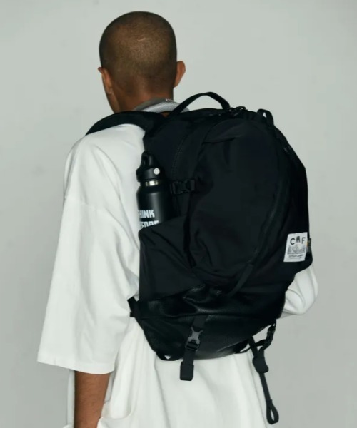 CMF OUTDOOR GARMENT（シーエムエフアウトドアガーメント）の「CMF OUTDOOR GARMENT/シーエムエフ アウトドアガーメント　WEEKENDERZ バックパック CMF2601-AC09（バックパック/リュック・メンズ・グレー/ブラック・F）」の2枚目の写真