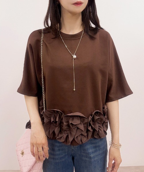 CLOTHY（クロシィ）の「【甘さひとさじ、こなれ感たっぷりの主役トップス】フリルデザイントップス（Tシャツ/カットソー・レディース・アイボリー/オフホワイト/ブラウン/ブラック・FREE）」の4枚目の写真