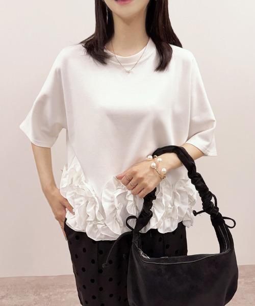 CLOTHY（クロシィ）の「【甘さひとさじ、こなれ感たっぷりの主役トップス】フリルデザイントップス（Tシャツ/カットソー・レディース・アイボリー/オフホワイト/ブラウン/ブラック・FREE）」の2枚目の写真