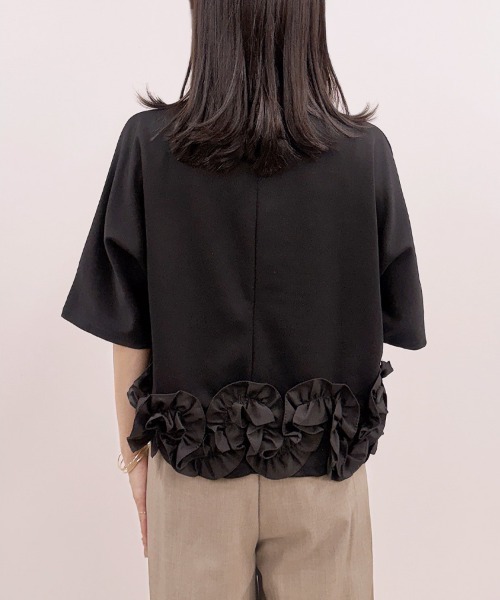 CLOTHY（クロシィ）の「【甘さひとさじ、こなれ感たっぷりの主役トップス】フリルデザイントップス（Tシャツ/カットソー・レディース・アイボリー/オフホワイト/ブラウン/ブラック・FREE）」の6枚目の写真