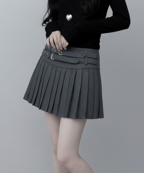 VIVID LADY(ビビッドレディー)の「ダブルベルト ストライプ プリーツミニスカート(スカート・レディース・グレー・MEDIUM/SMALL)」の1枚目の写真