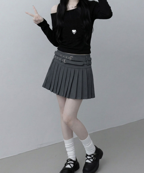 VIVID LADY(ビビッドレディー)の「ダブルベルト ストライプ プリーツミニスカート(スカート・レディース・グレー・MEDIUM/SMALL)」の6枚目の写真