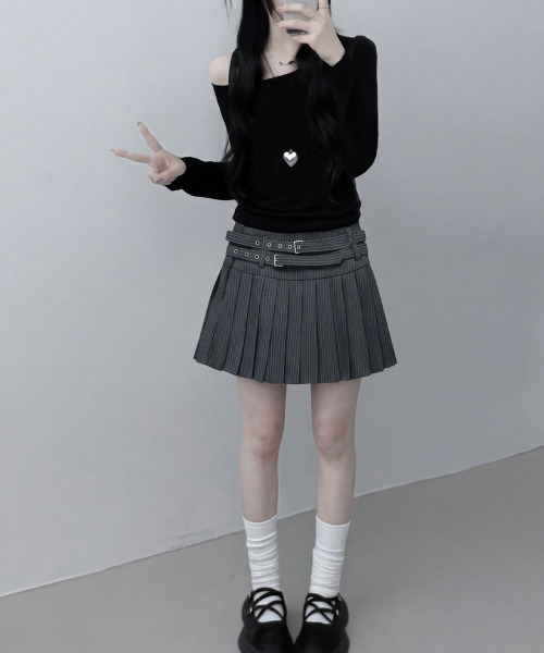 VIVID LADY(ビビッドレディー)の「ダブルベルト ストライプ プリーツミニスカート(スカート・レディース・グレー・MEDIUM/SMALL)」の5枚目の写真