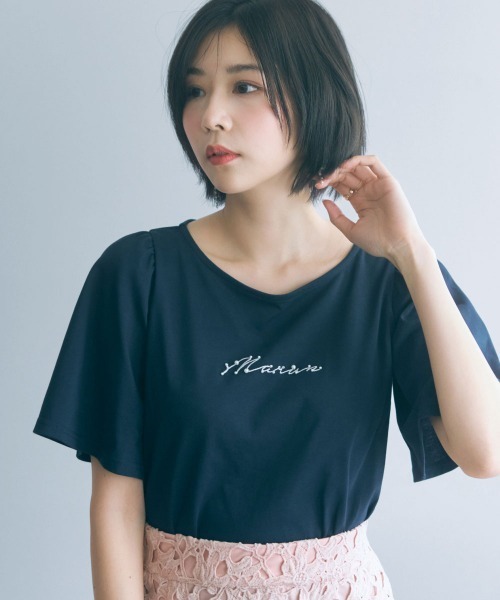marun(マルン)の「<大きいサイズ>パール調パーツ付ロゴ刺しゅうTシャツ marun(Tシャツ/カットソー・レディース・サックスブルー/ネイビー・5L/4L/3L/LL/L)」の2枚目の写真
