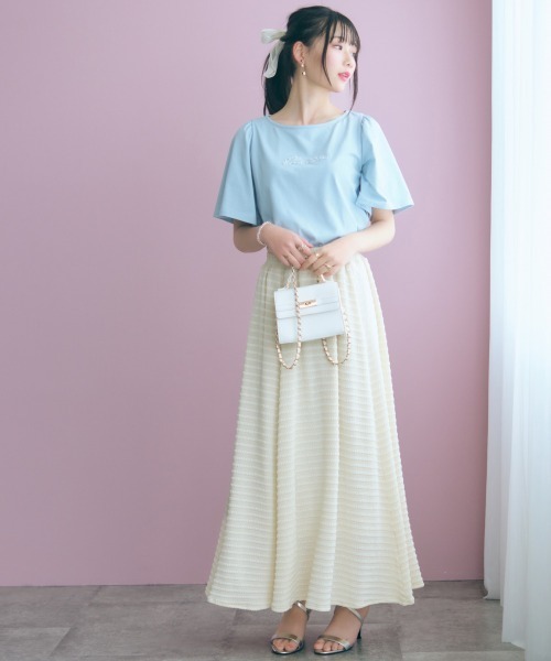 marun(マルン)の「<大きいサイズ>パール調パーツ付ロゴ刺しゅうTシャツ marun(Tシャツ/カットソー・レディース・サックスブルー/ネイビー・5L/4L/3L/LL/L)」の3枚目の写真