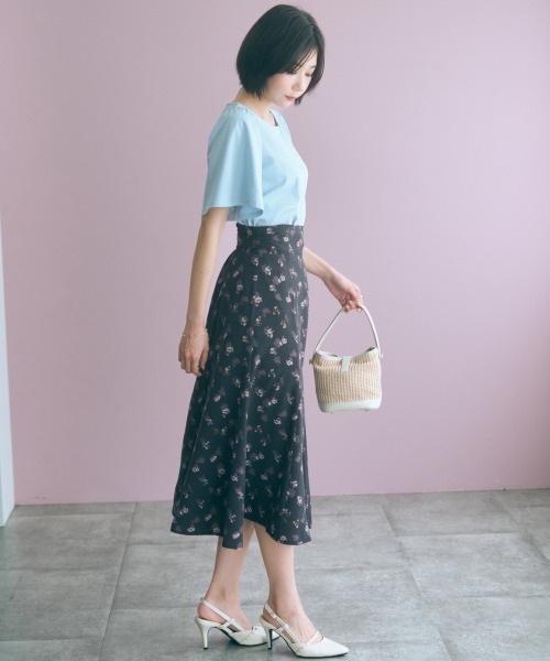 marun(マルン)の「<大きいサイズ>パール調パーツ付ロゴ刺しゅうTシャツ marun(Tシャツ/カットソー・レディース・サックスブルー/ネイビー・5L/4L/3L/LL/L)」の5枚目の写真