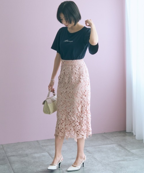 marun(マルン)の「<大きいサイズ>パール調パーツ付ロゴ刺しゅうTシャツ marun(Tシャツ/カットソー・レディース・サックスブルー/ネイビー・5L/4L/3L/LL/L)」の10枚目の写真