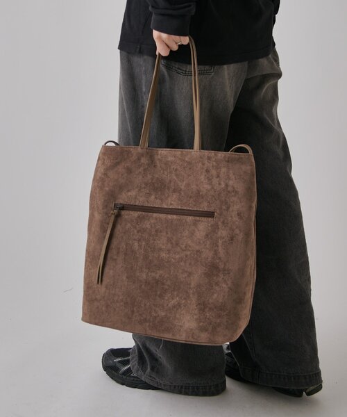 Un coeur（アンクール）の「【Un coeur】SUEDE DRAPE 2WAY TOTE（トートバッグ・メンズ・グレー/キャメル・FREE）」の4枚目の写真