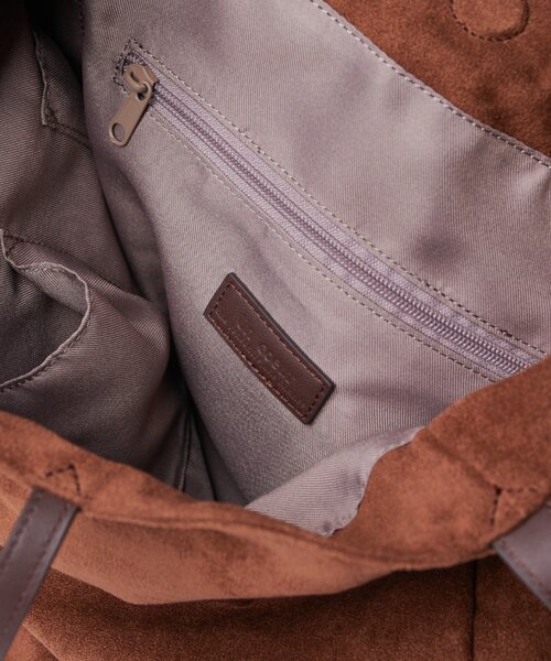 Un coeur（アンクール）の「【Un coeur】SUEDE DRAPE 2WAY TOTE（トートバッグ・メンズ・グレー/キャメル・FREE）」の15枚目の写真
