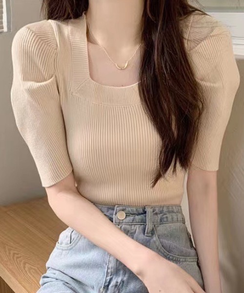 Teem Store（チームストア）の「パフスリーブスクエアネックサマーニットトップス【４色展開】　二の腕カバー　着痩せ（Tシャツ/カットソー・レディース・ブラック/アイボリー/ピンク・F）」の2枚目の写真