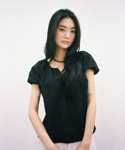JULIAPEPE(ジュリアペペ)の「Amy Shirring Puff Blouse (Black)(シャツ/ブラウス・レディース・その他・FREE)」の1枚目の写真