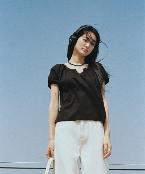 JULIAPEPE(ジュリアペペ)の「Amy Shirring Puff Blouse (Black)(シャツ/ブラウス・レディース・その他・FREE)」の3枚目の写真