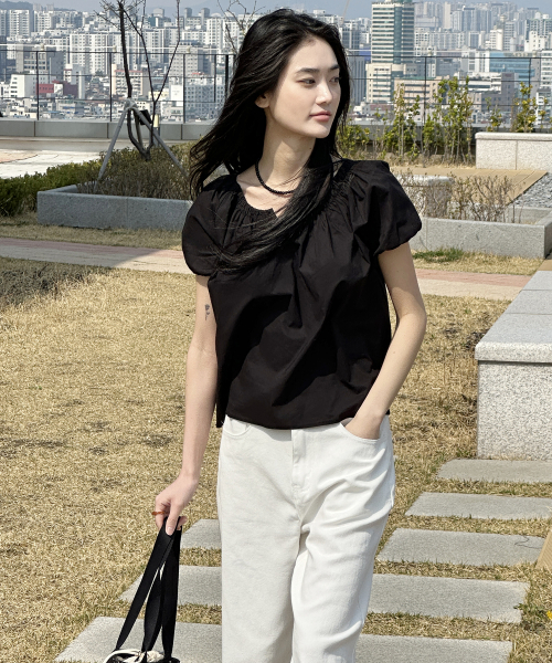 JULIAPEPE(ジュリアペペ)の「Amy Shirring Puff Blouse (Black)(シャツ/ブラウス・レディース・その他・FREE)」の4枚目の写真