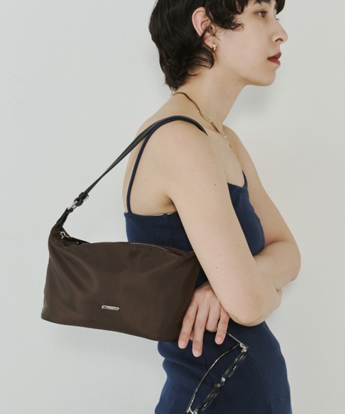 VION(ヴィオン)の「ミニナイロンショルダーバッグ / Mini Nylon Shoulder Bag(ショルダーバッグ・レディース・ブラウン/ブラック/ボルドー・FREE)」の2枚目の写真