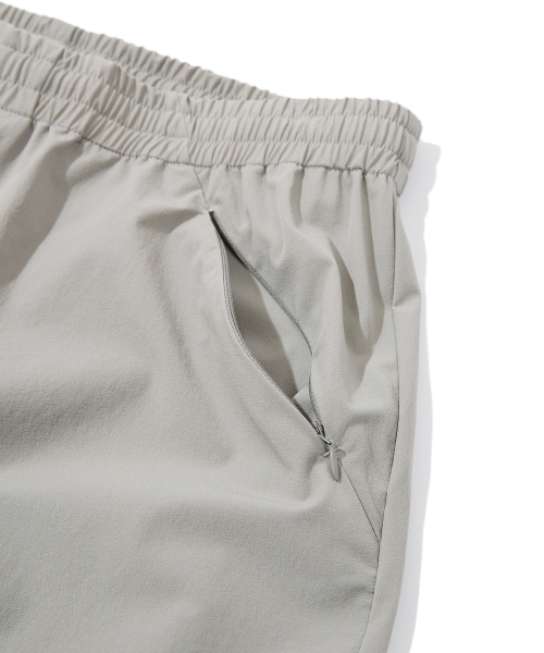YALE（イェール）の「[ONEMILE WEAR] NYLON STRETCH COMFORT SHORTS LIGHT GRAY（その他パンツ・レディース・その他・LARGE/MEDIUM/SMALL）」の4枚目の写真