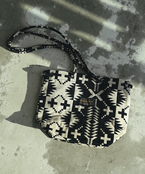 PENDLETON(ペンドルトン)の「PENDLETON ペンドルトン SPIDER ROCK GOBELINS BUCKET BAG スパイダーロック ゴブラン バケットバッグ(ショルダーバッグ・レディース・ブラック/ブルー・FREE)」の2枚目の写真