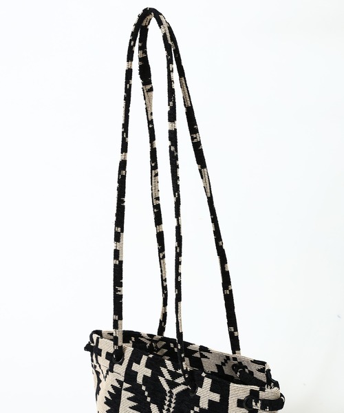 PENDLETON(ペンドルトン)の「PENDLETON ペンドルトン SPIDER ROCK GOBELINS BUCKET BAG スパイダーロック ゴブラン バケットバッグ(ショルダーバッグ・レディース・ブラック/ブルー・FREE)」の7枚目の写真
