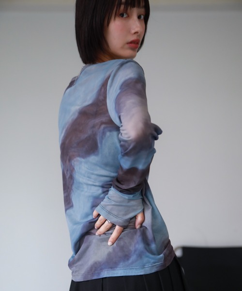 VACANCY(ヴァカンシー)の「アート柄シアーインナー(Tシャツ/カットソー・レディース・ダークブルー/マスタード/ブラック/ブラウン/パープル/ブルー/グリーン/レッド・FREE)」の14枚目の写真