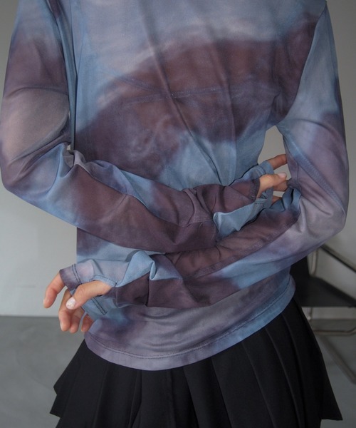VACANCY(ヴァカンシー)の「アート柄シアーインナー(Tシャツ/カットソー・レディース・ダークブルー/マスタード/ブラック/ブラウン/パープル/ブルー/グリーン/レッド・FREE)」の18枚目の写真
