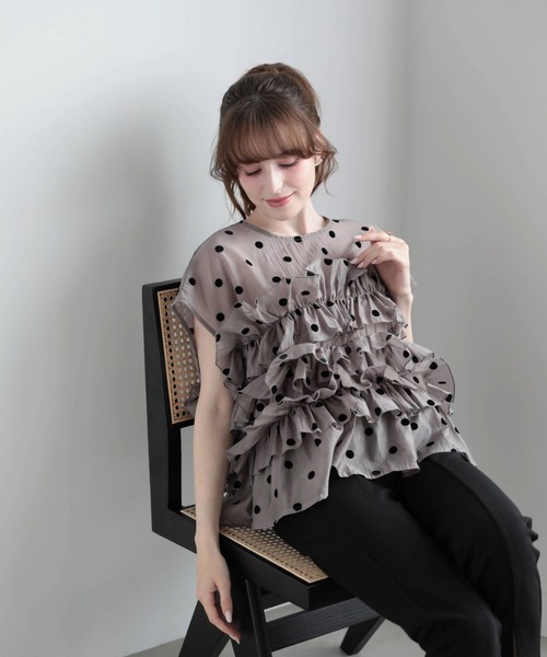 M y u(ミュー)の「フラワーブーケドットブラウス(シャツ/ブラウス・レディース・GRAY/WHITE/BLACK・ML)」の5枚目の写真