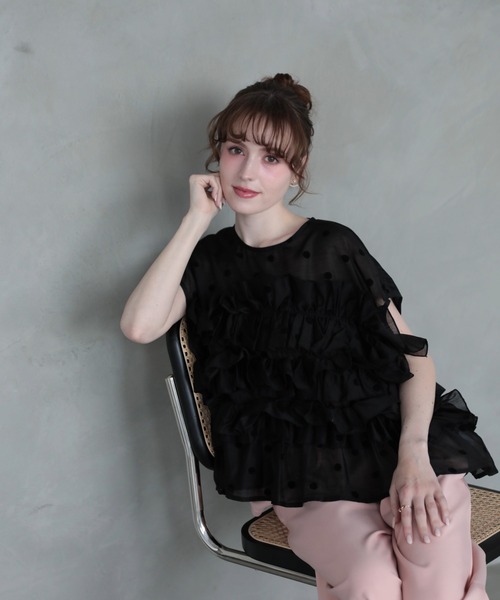 M y u(ミュー)の「フラワーブーケドットブラウス(シャツ/ブラウス・レディース・GRAY/WHITE/BLACK・ML)」の4枚目の写真