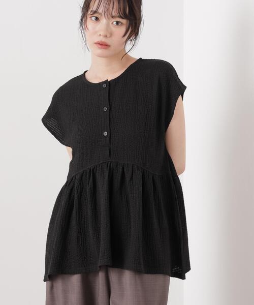 NANO universe(ナノユニバース)の「フクレジャガードカットギャザーブラウス(Tシャツ/カットソー・レディース・ブラック/キャメル/アイボリー・FREE)」の5枚目の写真