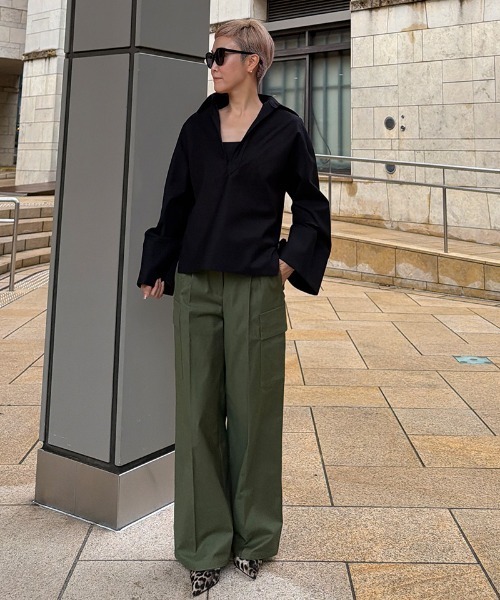 JENNE(ジェンヌ)の「日本製フォルムスリーブシャツ<オーガニックコットン>(シャツ/ブラウス・レディース・カーキ/ブラック・SMALL/LARGE/MEDIUM)」の6枚目の写真