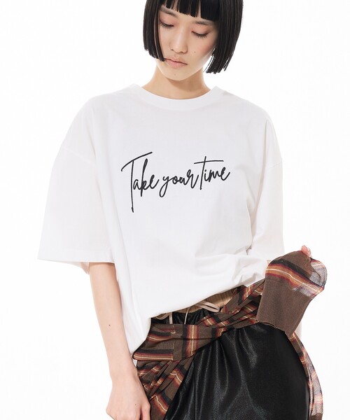 NOMINE(ノミネ)の「ロゴプリント オーバーサイズ Tシャツ|2タイプ(Tシャツ/カットソー・レディース・ブラウン系その他/チャコールグレー/ブラック/ブラウン系その他2/ホワイト系その他2/ホワイト系その他・フリー)」の15枚目の写真