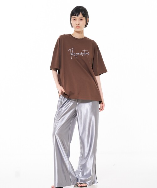 NOMINE(ノミネ)の「ロゴプリント オーバーサイズ Tシャツ|2タイプ(Tシャツ/カットソー・レディース・ブラウン系その他/チャコールグレー/ブラック/ブラウン系その他2/ホワイト系その他2/ホワイト系その他・フリー)」の16枚目の写真