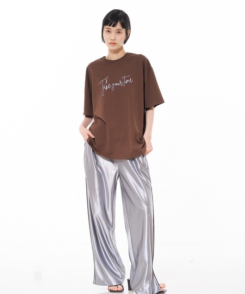 NOMINE(ノミネ)の「ロゴプリント オーバーサイズ Tシャツ|2タイプ(Tシャツ/カットソー・レディース・ブラウン系その他/チャコールグレー/ブラック/ブラウン系その他2/ホワイト系その他2/ホワイト系その他・フリー)」の17枚目の写真