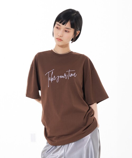 NOMINE(ノミネ)の「ロゴプリント オーバーサイズ Tシャツ|2タイプ(Tシャツ/カットソー・レディース・ブラウン系その他/チャコールグレー/ブラック/ブラウン系その他2/ホワイト系その他2/ホワイト系その他・フリー)」の18枚目の写真