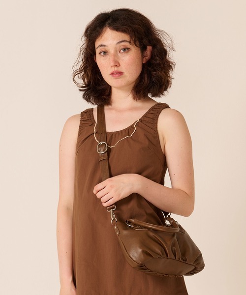TINA:JOJUN(ティーナジョジュン)の「2WAY ギャザー ミニバッグ TINA:JOJUN(ショルダーバッグ・レディース・ブラック/ブラウン・フリー)」の5枚目の写真