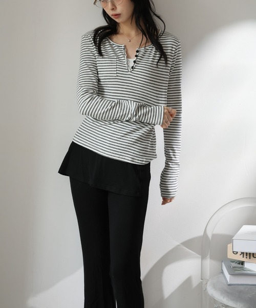 2ly2(トゥーリートゥー)の「ナチュラルスタイル◎ボーダー柄ヘンリーネックトップス(Tシャツ/カットソー・レディース・ホワイト/ライトグレー/ブラック/ベージュ・FREE/S/M)」の10枚目の写真